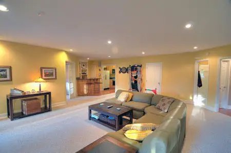 中国留学生花十万在莫斯科买房子，期权长达2百年，期权为何这么长？