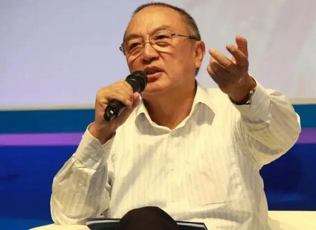 福建柳传志入选教科书上演一日游当地紧急回收，背后的真相是怎样的？