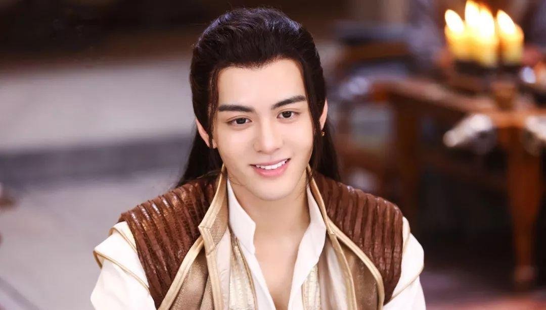 倚天屠龙记中明教高手只论轻功的话该如何排名？