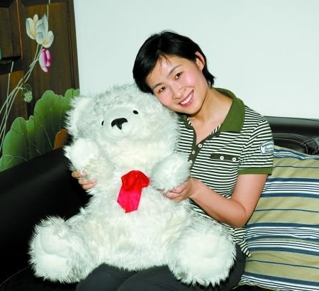 我国第一位女航天员返回地球，后被传死亡是真是假？为何至今没有音讯？