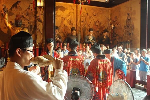 七月半鬼节晚上，为什么要把家里的灯全打开？