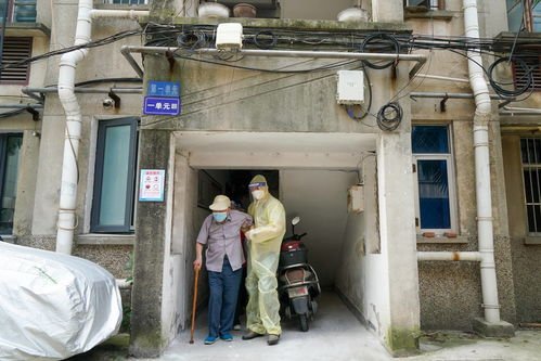 住在城市危房中的老人，我们该如何帮助他们？