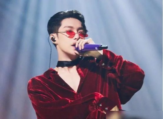 周董点赞张艺兴新歌《面纱》MV，张艺兴在新歌里的表现如何？