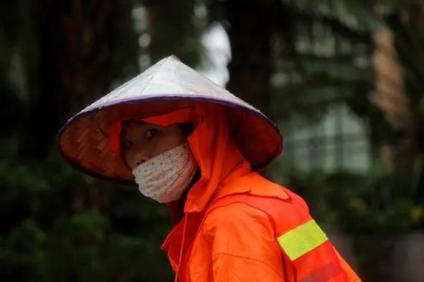 干7年工资1万多,四川七旬环卫工遭套补,此事该如何追责?