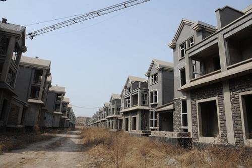 重庆别墅群变鬼城，究竟是怎么回事？