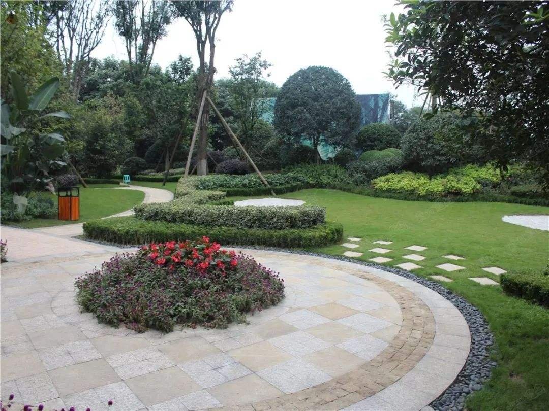 昆明一保安与女业主打三场架,该名保安为何如何豪横?