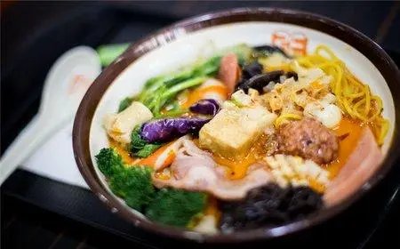 张亮麻辣烫回应闽南香肉标注含狗肉，这究竟是怎么回事？