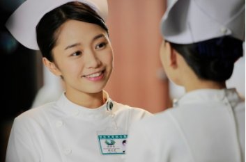 江西南昌一怀孕护士救下了另一个宝宝，这位护士的行为是否值得称赞吗？