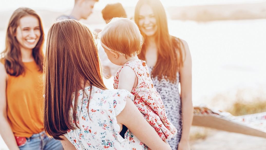 三岁哥哥敌视一岁妹妹，这是正常现象吗？