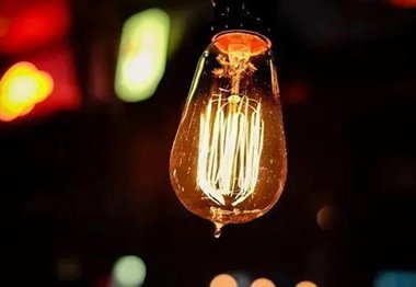 中国台湾省多个区域出现没有预警的突然停电，对当地的交通造成了什么影响？