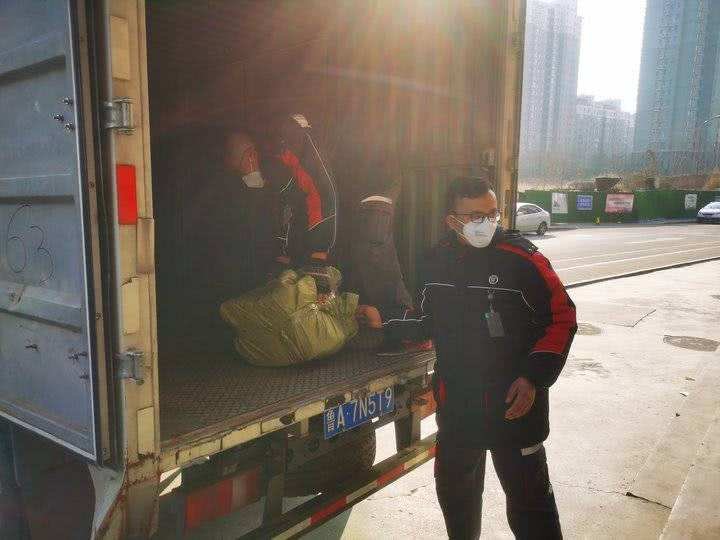 顺丰一中转场多人确诊后,快递小哥派件时遭嫌弃,遇到不想收的快递该咋办?