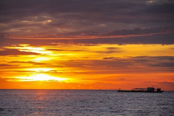 男子参加婚礼遇到另一个自己，怎样表现才不会显得尴尬？