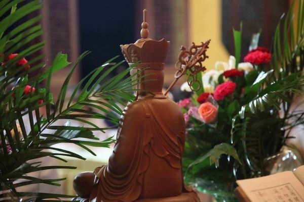 七月半鬼节晚上，为什么要把家里的灯全打开？