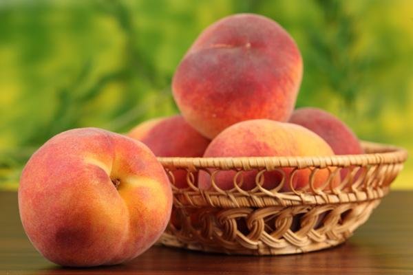 俗语“桃保人，杏伤人”是什么意思？