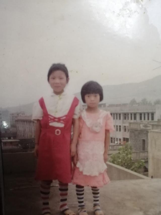 姐妹为父追凶25年开庭,杀父仇人开脱罪责辩称正当防卫,后来怎样?