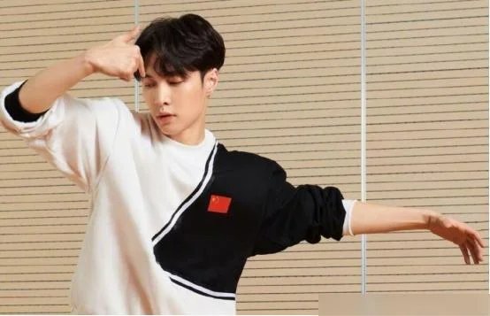 周董点赞张艺兴新歌《面纱》MV，张艺兴在新歌里的表现如何？