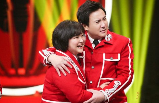 贾玲穿紫色公主裙录综艺被偶遇,她的状态如何?