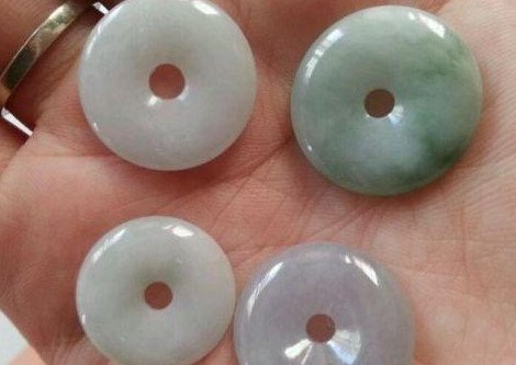 女子网购首饰遇假货,主播称假一赔命,消费者的权益该如何保障?