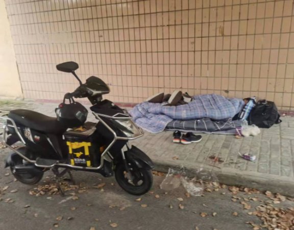 上海跑腿小哥讲述“日入过万”，背后的真相到底是什么？