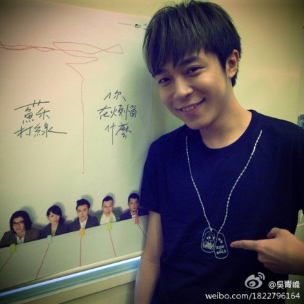 苏打绿乐队里那主唱吴青峰是不是gay啊？