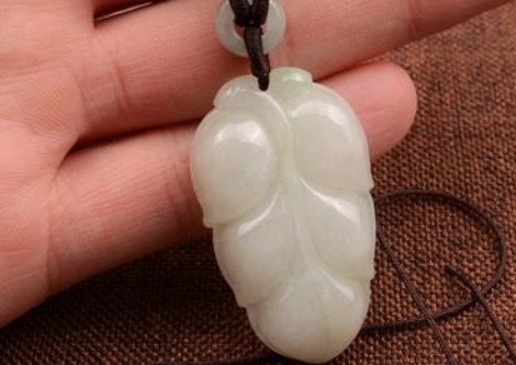 女子网购首饰遇假货,主播称假一赔命,消费者的权益该如何保障?