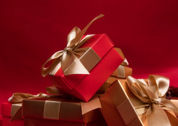 女儿给我带来好多礼物,我发朋友圈这么形容好