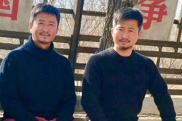 男子参加婚礼遇到另一个自己，怎样表现才不会显得尴尬？