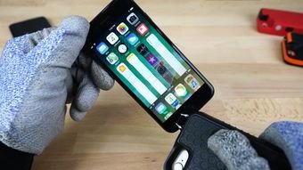 一女孩用苹果手机遭大爷辱骂，用苹果手机何时成了一种罪过？