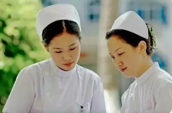 江西南昌一怀孕护士救下了另一个宝宝，这位护士的行为是否值得称赞吗？