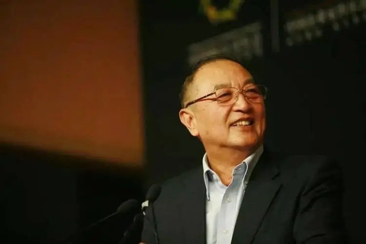 福建柳传志入选教科书上演一日游当地紧急回收，背后的真相是怎样的？