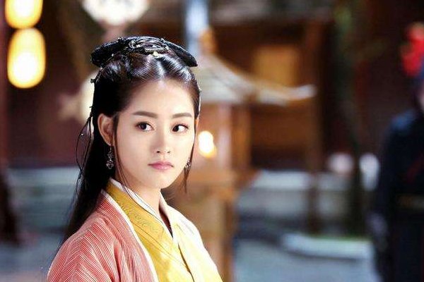 古代夫妻睡觉的时候，为什么要通房丫鬟守在旁边，岂不是非常尴尬？