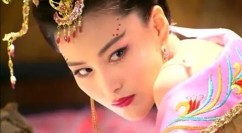 张馨予称梦见离世父亲引热议,你如何看待她的这番举动?