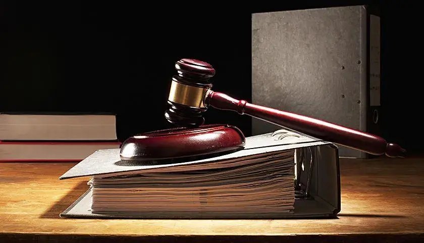 掐脖子撞头!女子因下楼“时间不对”惨遭骑手暴打,什么才是对的时间?