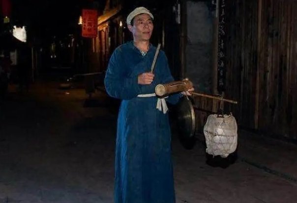 人们常说“三更半夜”，古代的“三更”相当于现在的几点？