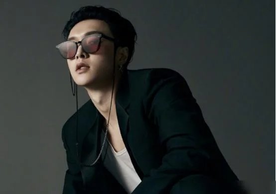 周董点赞张艺兴新歌《面纱》MV，张艺兴在新歌里的表现如何？