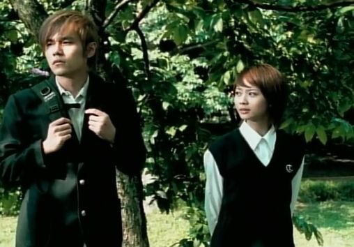 有一首歌歌词是这样的：“从前从前有个人爱你很久很久但偏偏雨渐渐大到我看你不见”是哪位明星唱的？