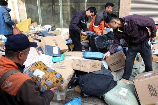 顺丰一中转场多人确诊后，快递小哥派件时遭嫌弃，遇到不想收的快递该咋办？