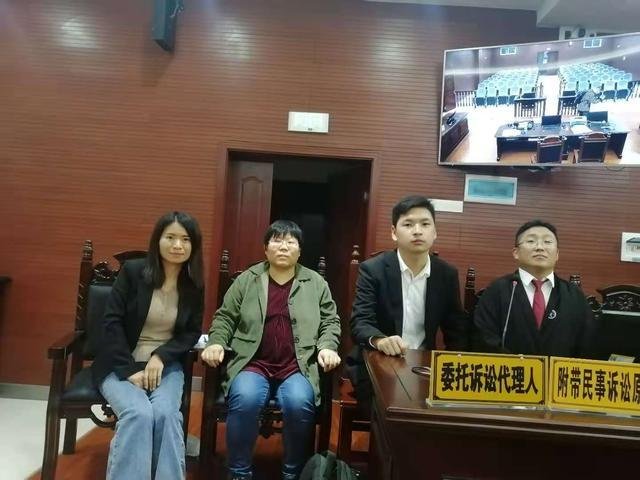 姐妹为父追凶25年开庭,杀父仇人开脱罪责辩称正当防卫,后来怎样?