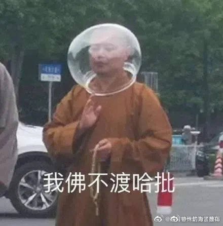 男生拒绝了女生，见面还主动给女生打招呼，他难道不尴尬吗？女生没有理他，后面见面还多次打招呼？后悔？