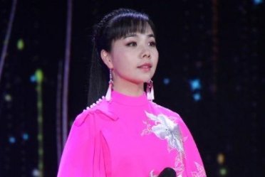 嫁青梅竹马15年初恋,放弃名利回老家种田放牛,她是谁?