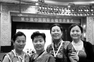 锡林河边的老人的歌词（音译）