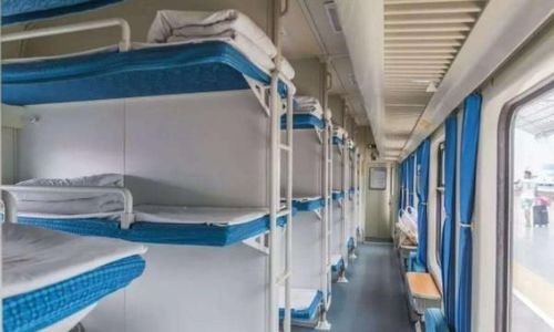 江苏女子坐火车卧铺醒来发现脚上有白色粘稠液体，这是怎么回事？