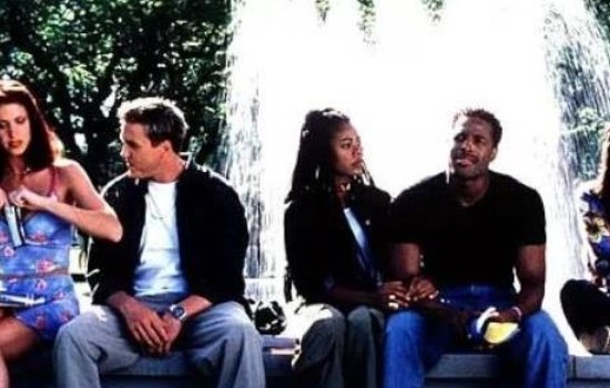 如何评价惊声尖笑1?有什么恶搞的地方?