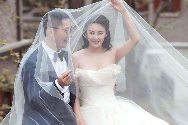 张雨绮富豪男友露面,为啥大家一直都认为张雨绮找男人的眼光不行?