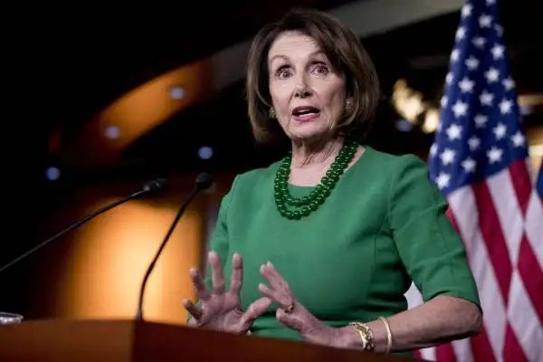 “拭目以待”应验了！佩洛西家族在华资产被冻结！她的下场会有多惨？