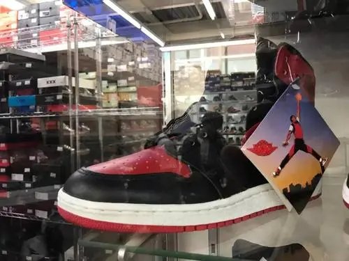 得物回应1599元球鞋炒至7万元，系卖家个人设置，商品溢价该如何处理？