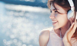 单色凌小布蝶变歌词 单色凌蝶变歌词和歌手简介