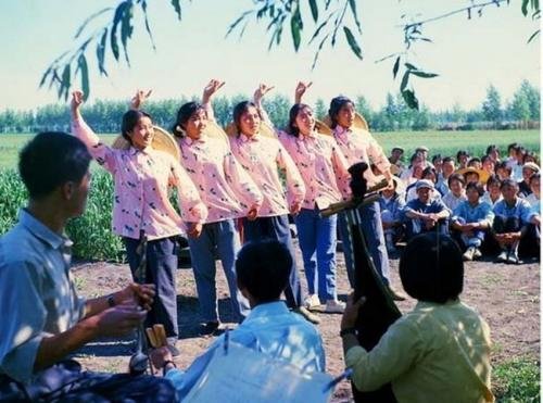 我们的18岁是什么样子的？父母18岁又是什么样的？