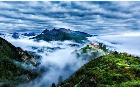 形容气势雄壮，规模宏大的词语是什么