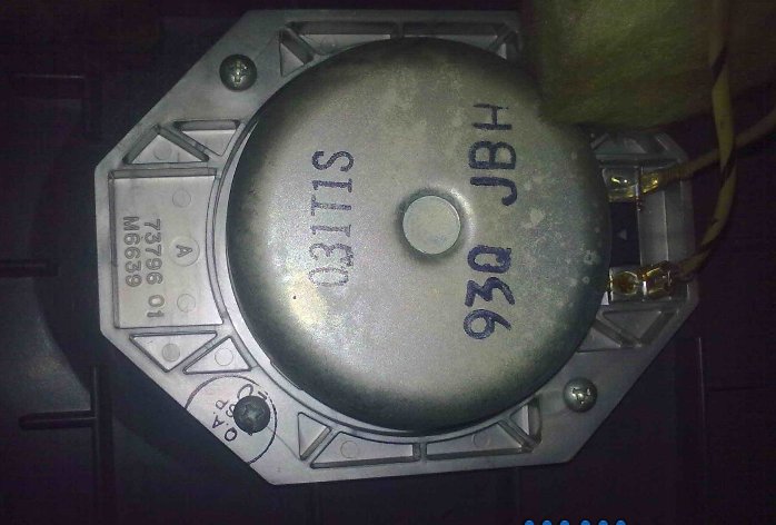 jbl4208音响高声喇叭里面放的是什么东西